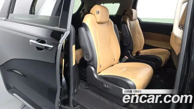 Kia Carnival 2021 — Фото 12/20