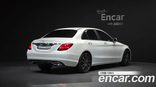 Mercedes-Benz C-Class 2020 — Photo 12/20