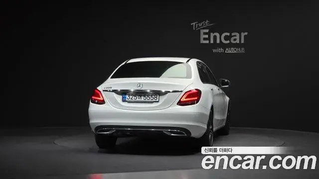 Mercedes-Benz C-Class 2020 — Photo 16/20