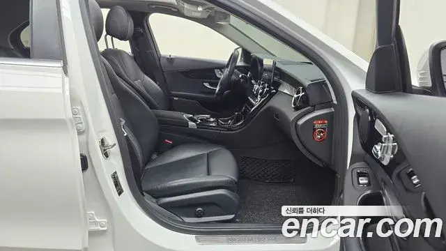 Mercedes-Benz C-Class 2020 — Photo 9/20