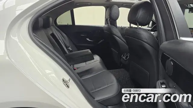 Mercedes-Benz C-Class 2020 — Photo 15/20
