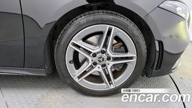 Mercedes-Benz A-Class 2020 — Şəkil 8/20