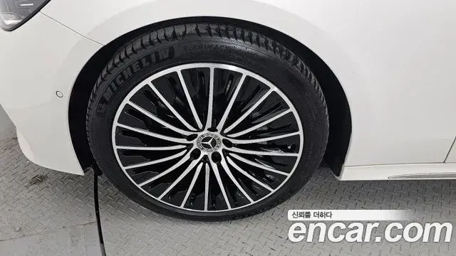 Mercedes-Benz E-Class 2024 — ფოტო 7/20