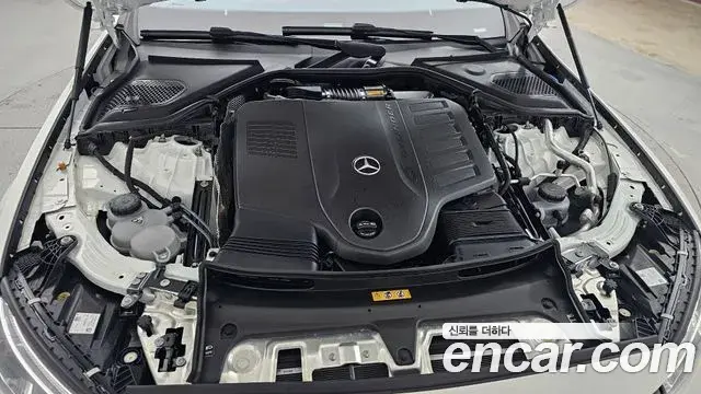 Mercedes-Benz E-Class 2024 — ფოტო 16/20