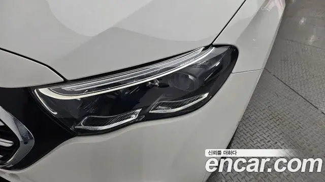 Mercedes-Benz E-Class 2024 — ფოტო 8/20