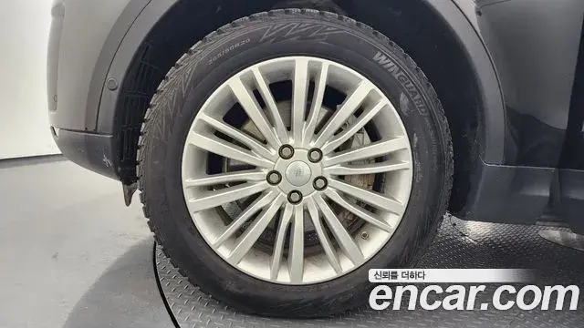Land Rover Discovery 5 2019 — Şəkil 8/20