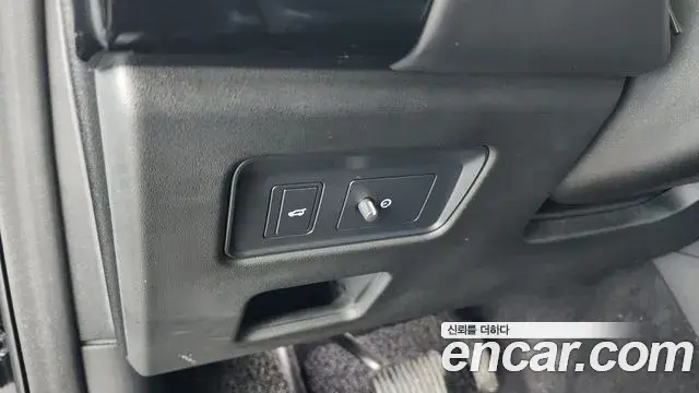Land Rover Discovery 5 2019 — Şəkil 7/20