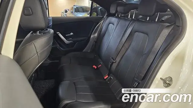 Mercedes-Benz A-Class 2021 — Şəkil 18/20