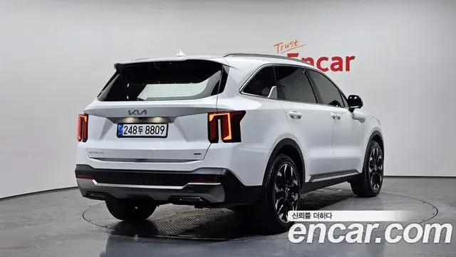 Kia Sorento 2023 — Фото 2/20