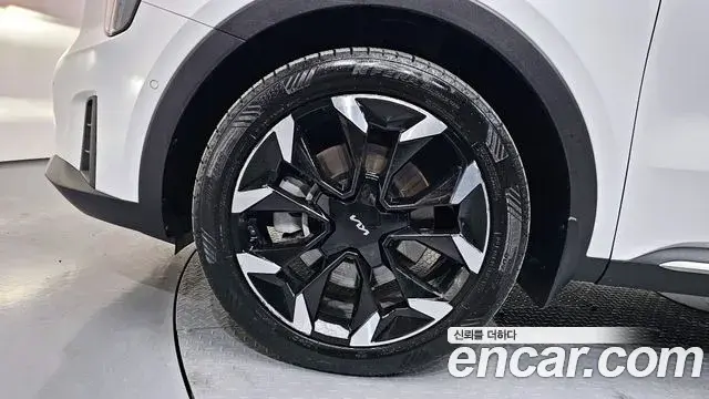 Kia Sorento 2023 — Фото 5/20