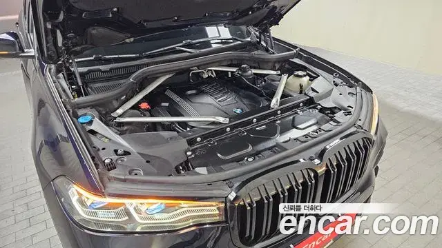 BMW X7 2022 — Photo 9/20