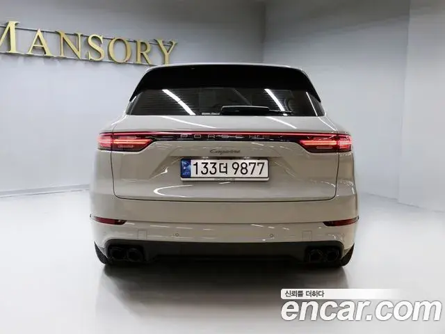 Porsche Cayenne 2023 — Photo 9/20