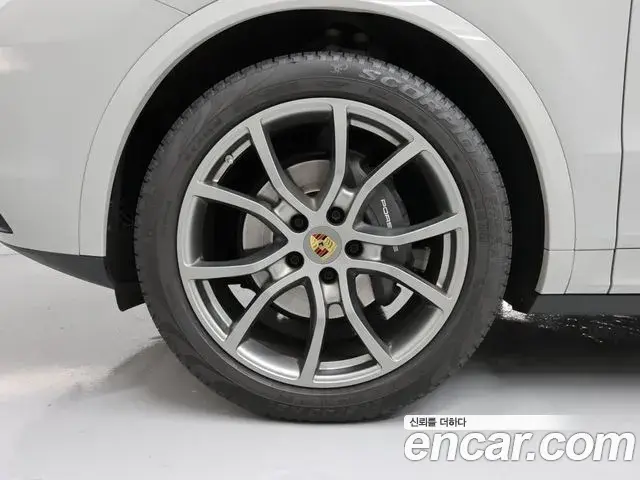 Porsche Cayenne 2023 — Photo 1/20