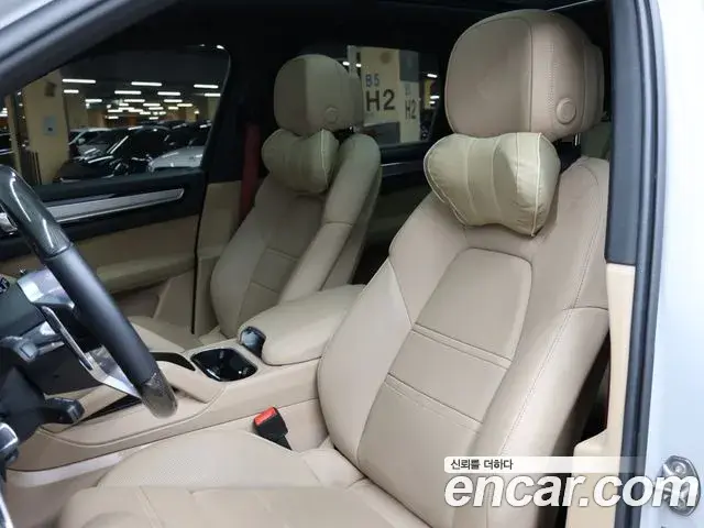 Porsche Cayenne 2023 — Photo 13/20