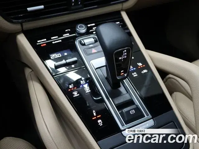 Porsche Cayenne 2023 — Photo 15/20