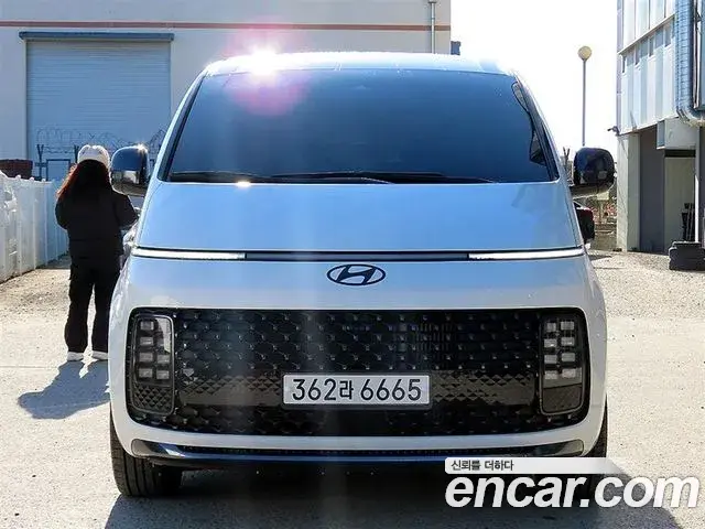 Hyundai Staria 2024 — Photo 8/20