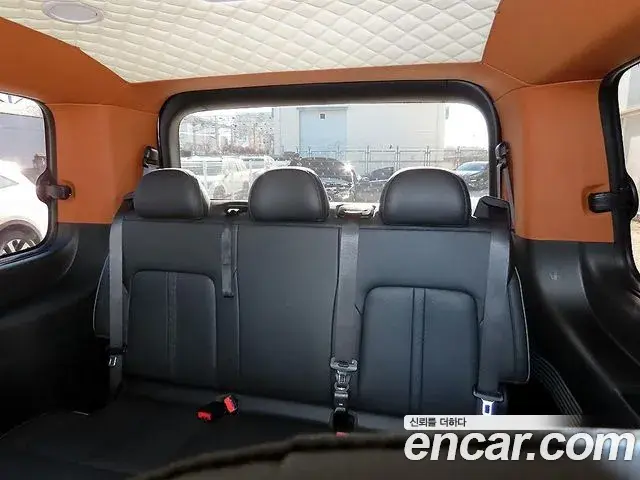Hyundai Staria 2024 — Photo 9/20