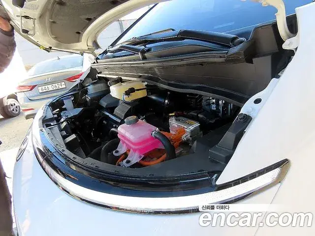 Hyundai Staria 2024 — Photo 2/20