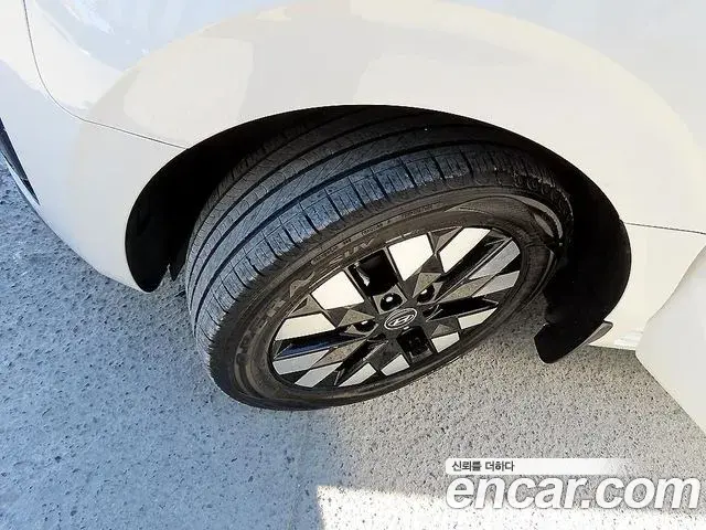Hyundai Staria 2024 — Photo 4/20