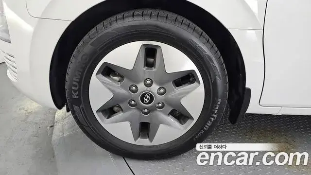Hyundai Staria 2021 — ფოტო 6/20