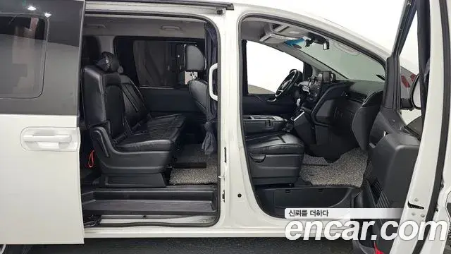 Hyundai Staria 2021 — ფოტო 17/20