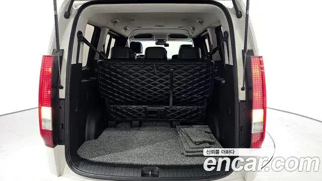 Hyundai Staria 2021 — ფოტო 16/20