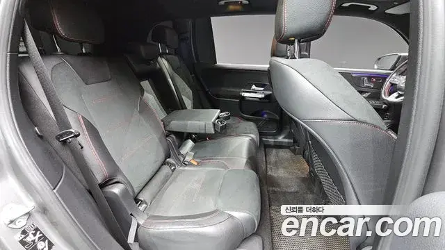 Mercedes-Benz GLB-Class 2021 — Фото 18/20