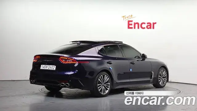 Kia Stinger 2020 — Фото 2/20