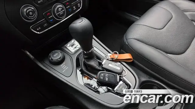 Jeep Cherokee 2020 — Photo 9/20