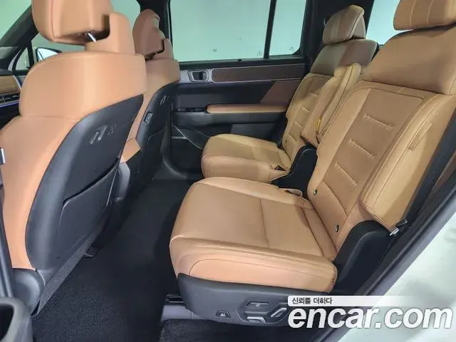 Hyundai Santa Fe 2023 — ფოტო 16/20