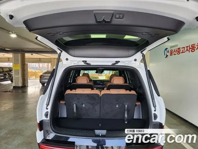 Hyundai Santa Fe 2023 — ფოტო 13/20