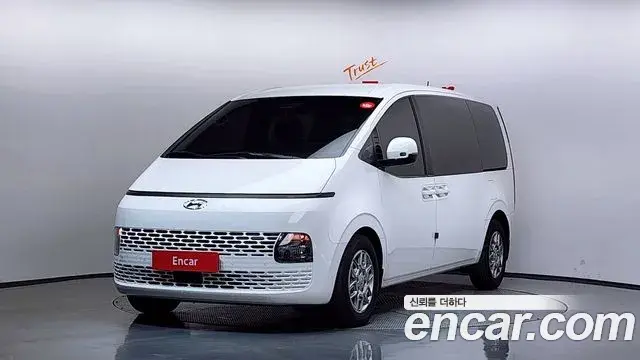 Hyundai Staria 2022 — Фото 1/20