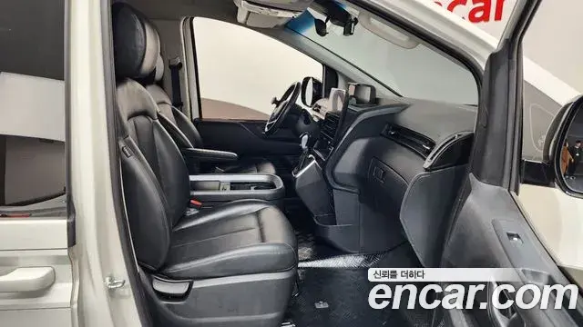 Hyundai Staria 2022 — Фото 11/20