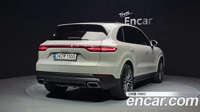 Porsche Cayenne 2021 — Photo 6/20