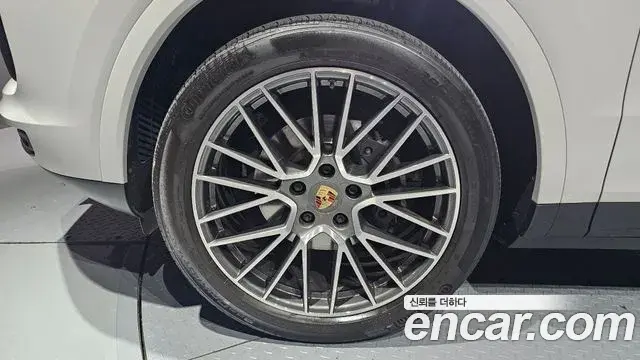 Porsche Cayenne 2021 — Photo 4/20