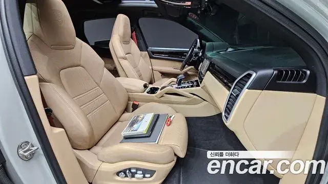 Porsche Cayenne 2021 — Photo 11/20