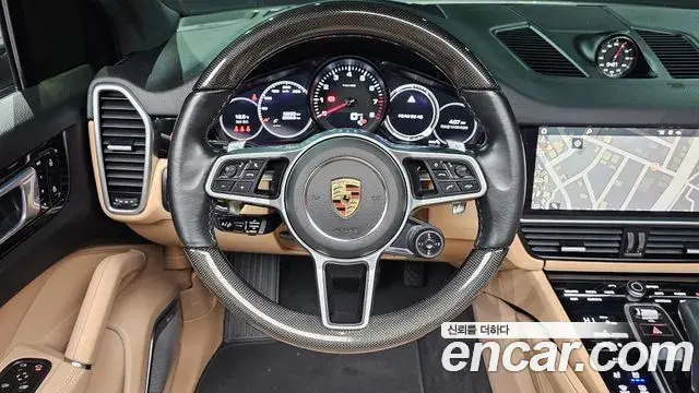 Porsche Cayenne 2021 — Photo 19/20