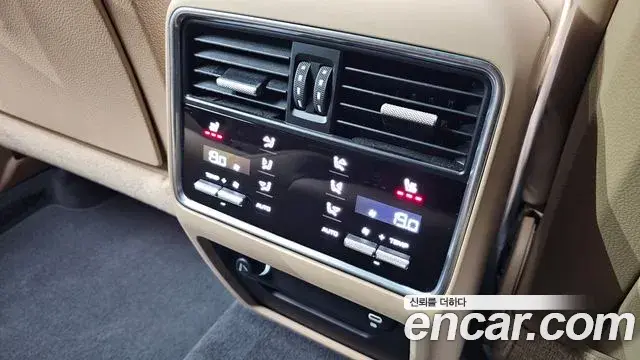Porsche Cayenne 2021 — Photo 16/20