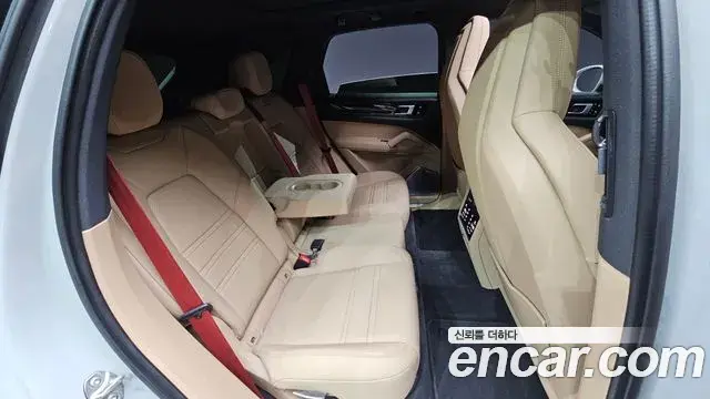 Porsche Cayenne 2021 — Photo 9/20