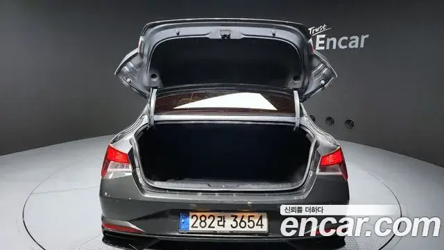 Hyundai The New Avante Hybrid 2020 — ფოტო 8/20