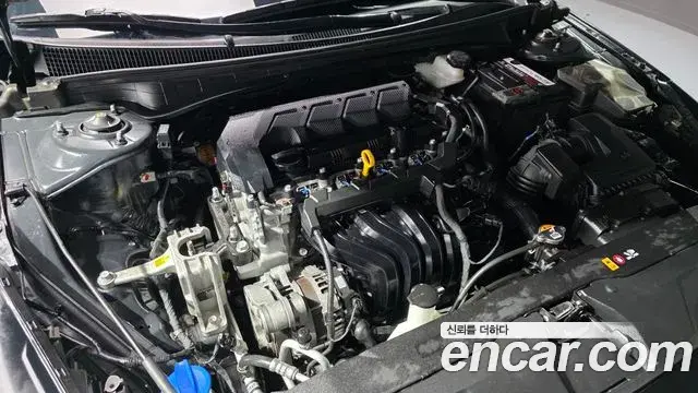 Hyundai The New Avante Hybrid 2021 — Photo 6/20