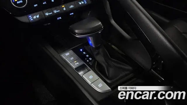 Hyundai The New Avante Hybrid 2021 — Photo 19/20
