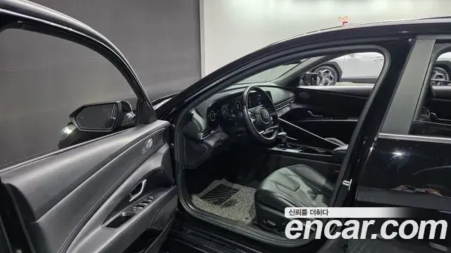 Hyundai The New Avante Hybrid 2021 — Photo 16/20