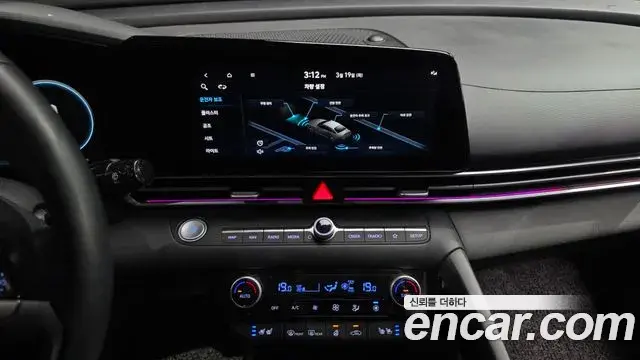 Hyundai The New Avante Hybrid 2021 — Photo 5/20