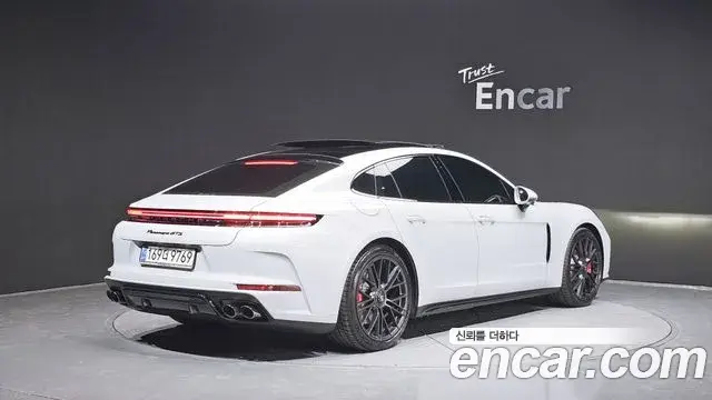 Porsche Panamera 2025 — Photo 8/20