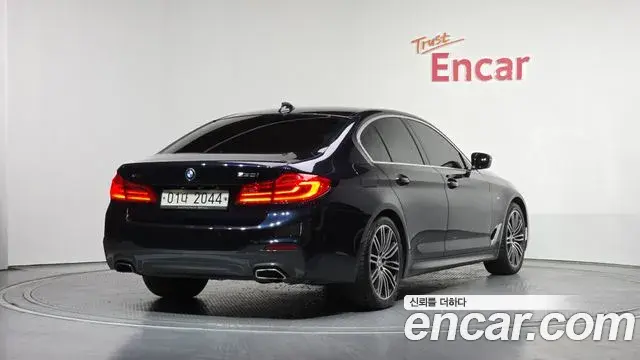 BMW 5 Series 2019 — ფოტო 1/20