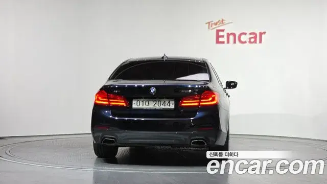 BMW 5 Series 2019 — ფოტო 8/20
