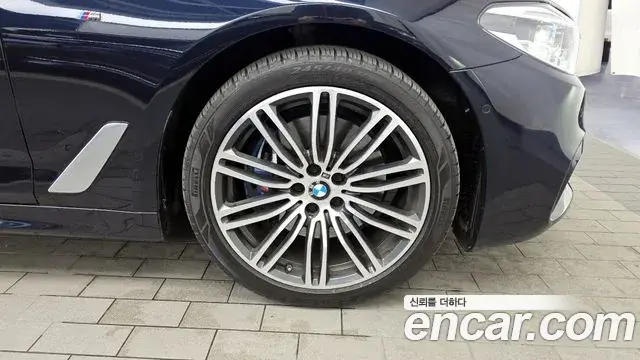 BMW 5 Series 2019 — ფოტო 16/20