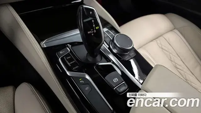 BMW 5 Series 2019 — ფოტო 20/20