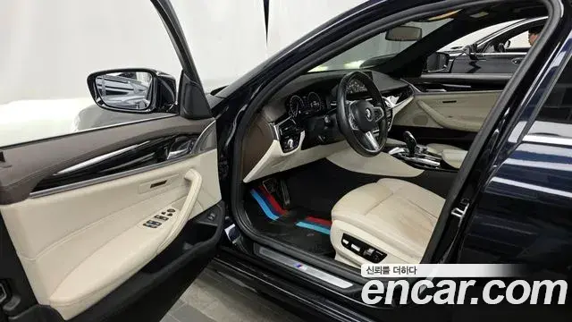 BMW 5 Series 2019 — ფოტო 7/20